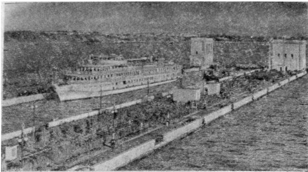 Шлюз в плотине Горьковского водохранилища